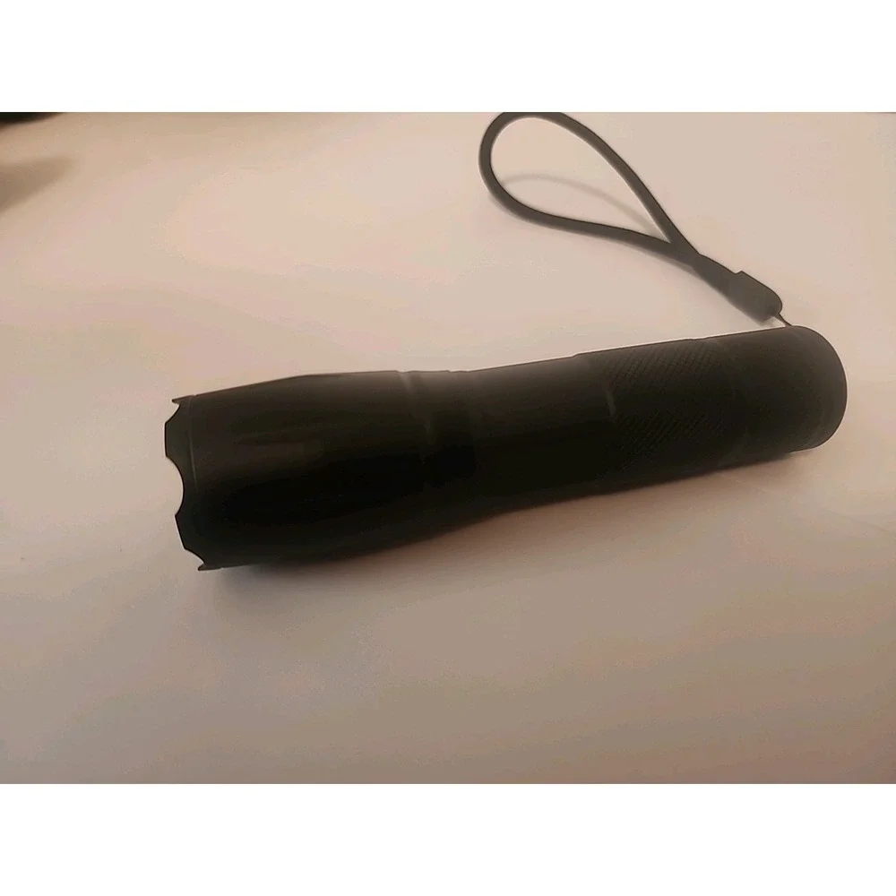 LED Zoomable 1000 Lumen‎ Tactical Flashlight Outdoor Camping Emergency